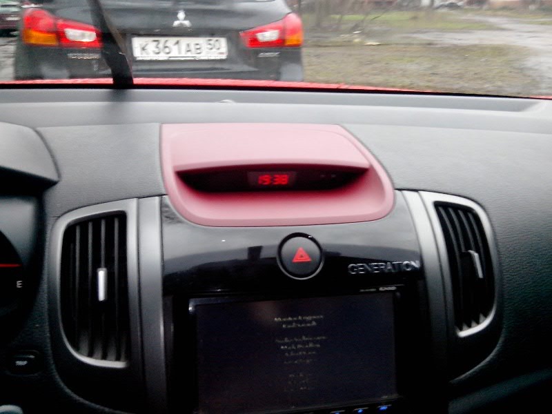 панель часов и боковые воздуховоды — KIA Cerato Koup (1G), 1,6 л, 2010 ...