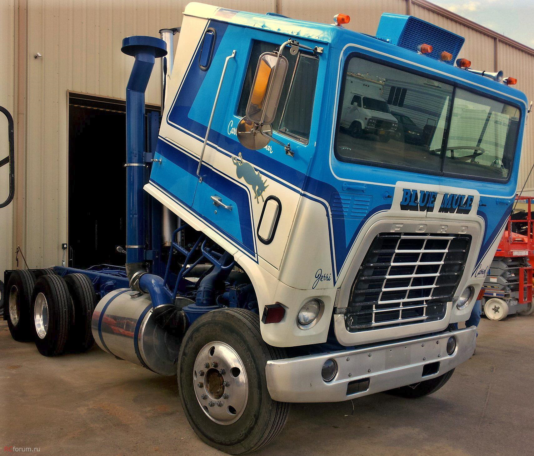 WT 9000 Ford Cabover