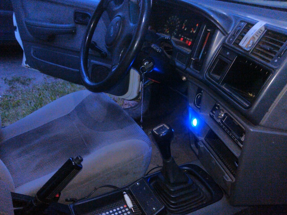 Скорповский подлокотник — Ford Sierra, 1,8 л, 1992 года | другое | DRIVE2