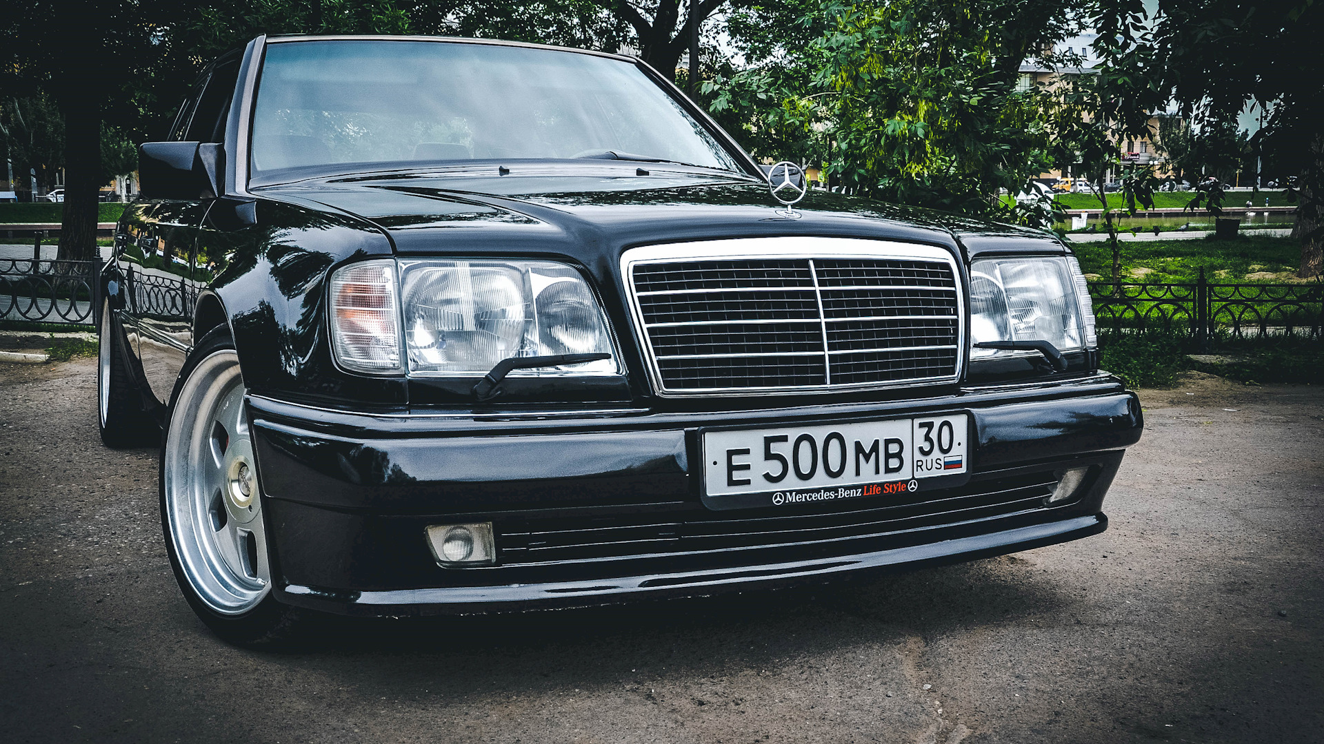 Мерседес волчок. Мерседес волчок 124 е500. Мерседес е500 волчок. Mercedes Benz e500 волчок. Е500 волчок 124 Мерседес Ташкент.