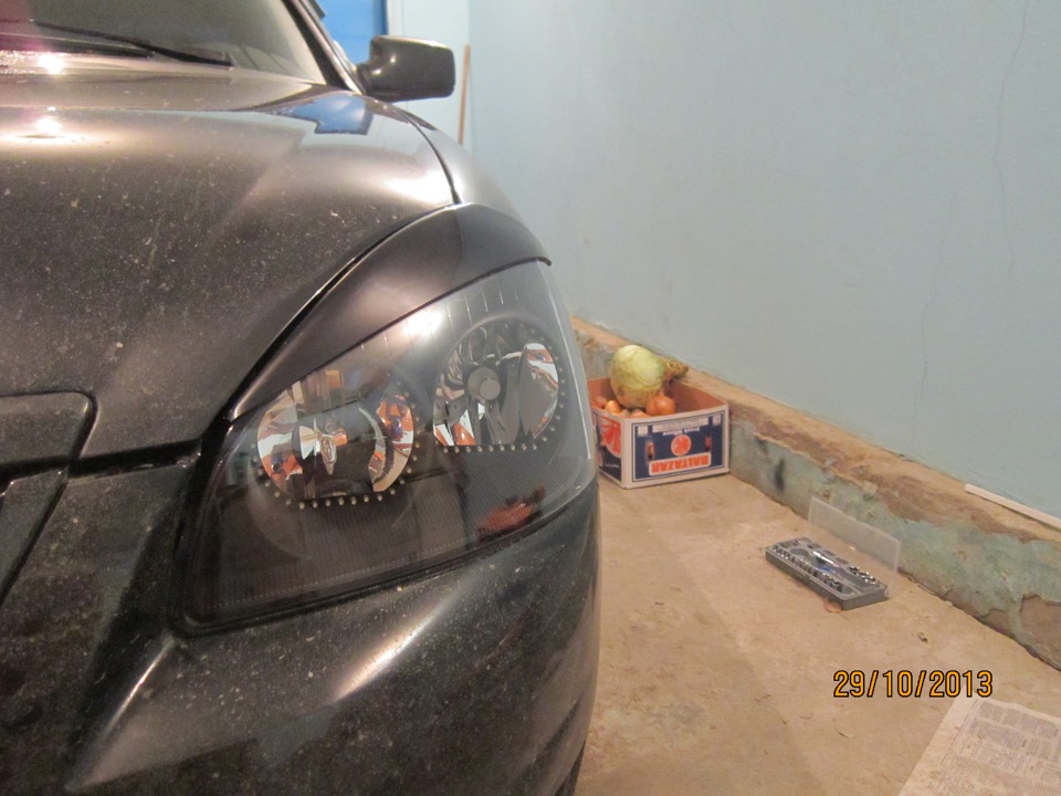 Приклеил реснички на фары — Lada Приора седан, 1,6 л, 2009 года ...