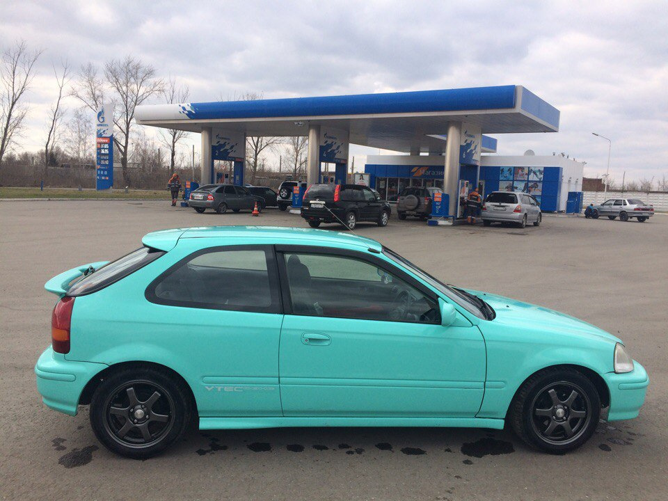 На лето диски и резина — Honda Civic Hatchback (6G), 1,6 л., 1998 года