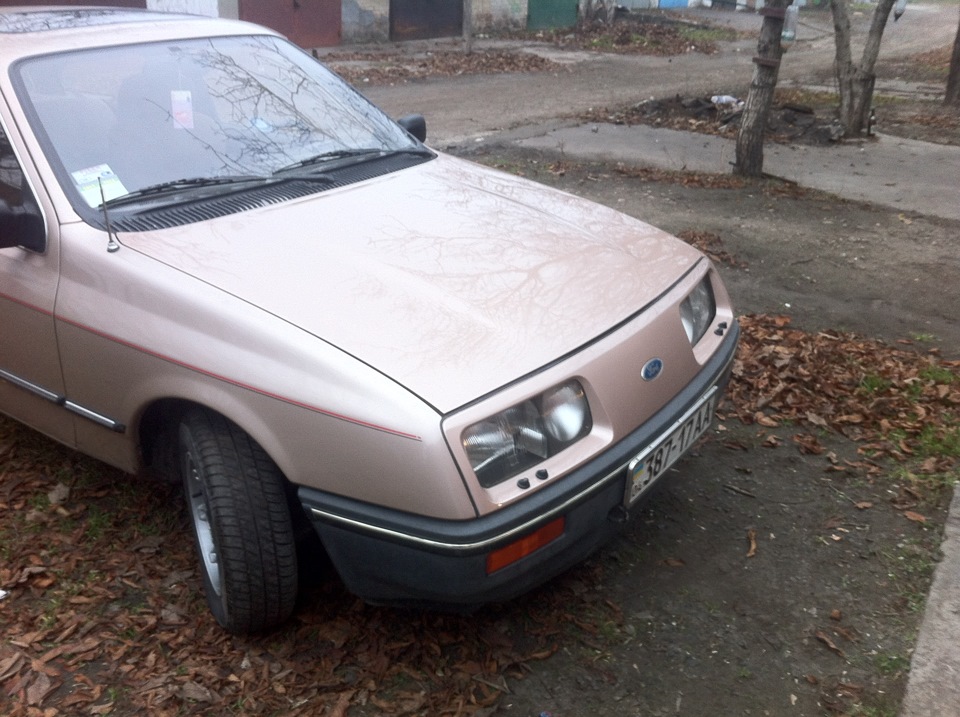 Сиерра ремонт. Ford Sierra 1986. Ford Sierra 1.6 1986 года. Ford Sierra стеклопластик. Ауди-100 в 44 кузове,Форд Сиерра.