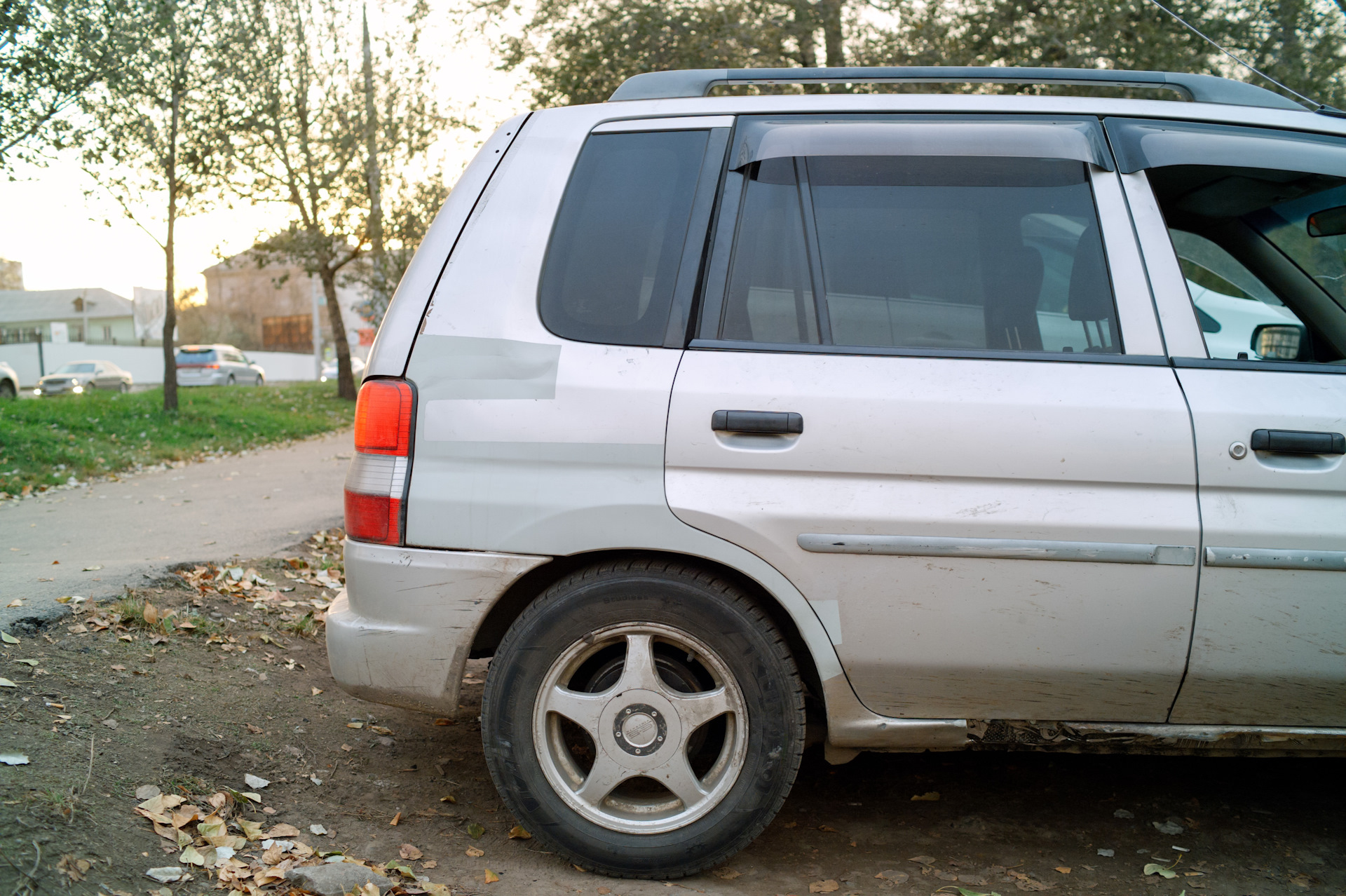 Mazda demio dw3w литье 15. Mazda demio dw. Мазда демио dw3w 2000 год. Мазда демио dw3w. Mazda demio dw.