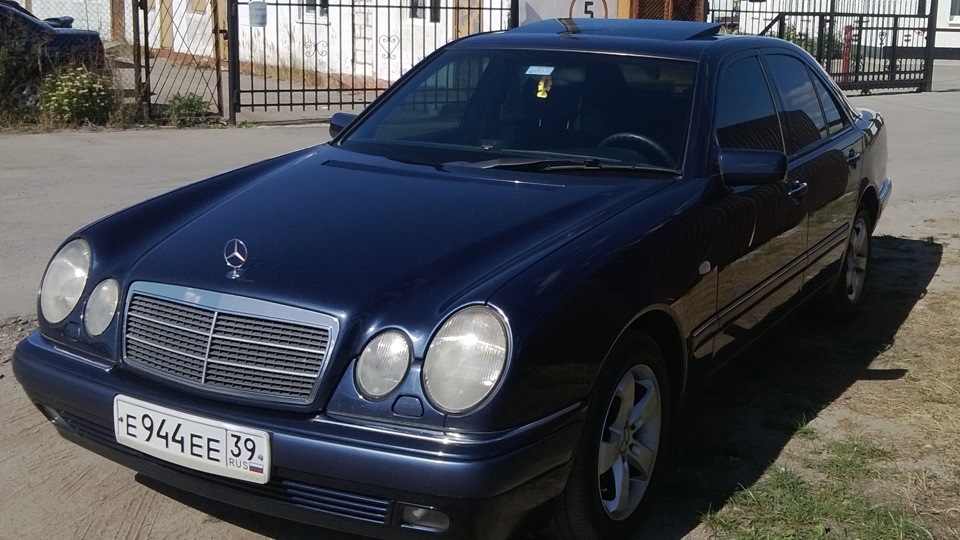 Мерседес 230е. Мерседес Бенц е 230. Мерседес е 230 1997. Mercedes Benz e230 1997. Мерседес 230e.