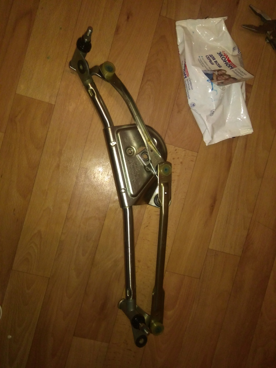 Замена втулок трапеции, смазка — Lada Калина седан, 1,6 л, 2007 года ...