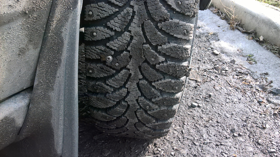 отзыв о дошиповке резины и газ упорах на приоре — Lada Приора седан, 1 ...