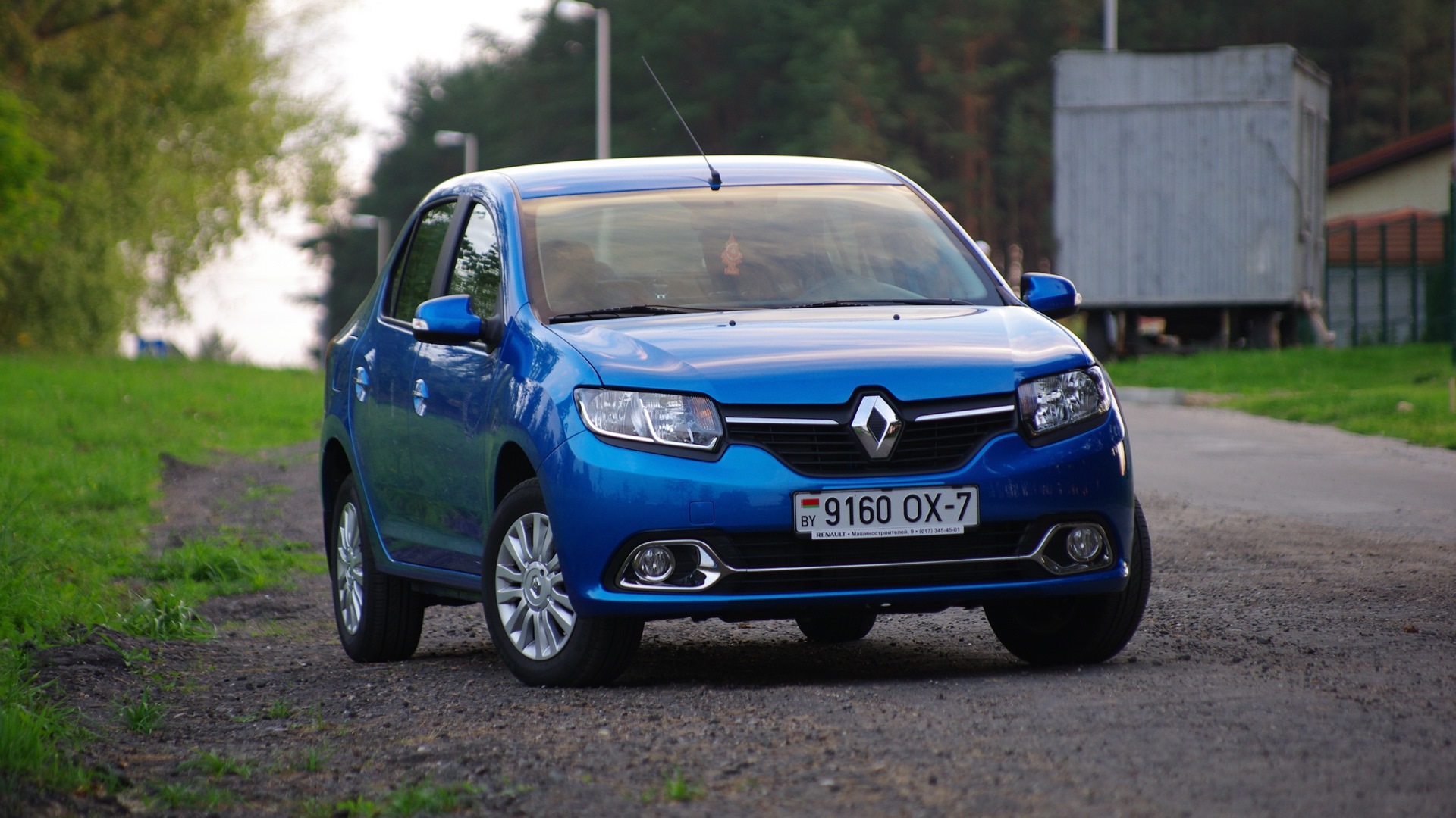 Renault Logan (2G) 1.6 бензиновый 2014 | Модный красавчик на DRIVE2