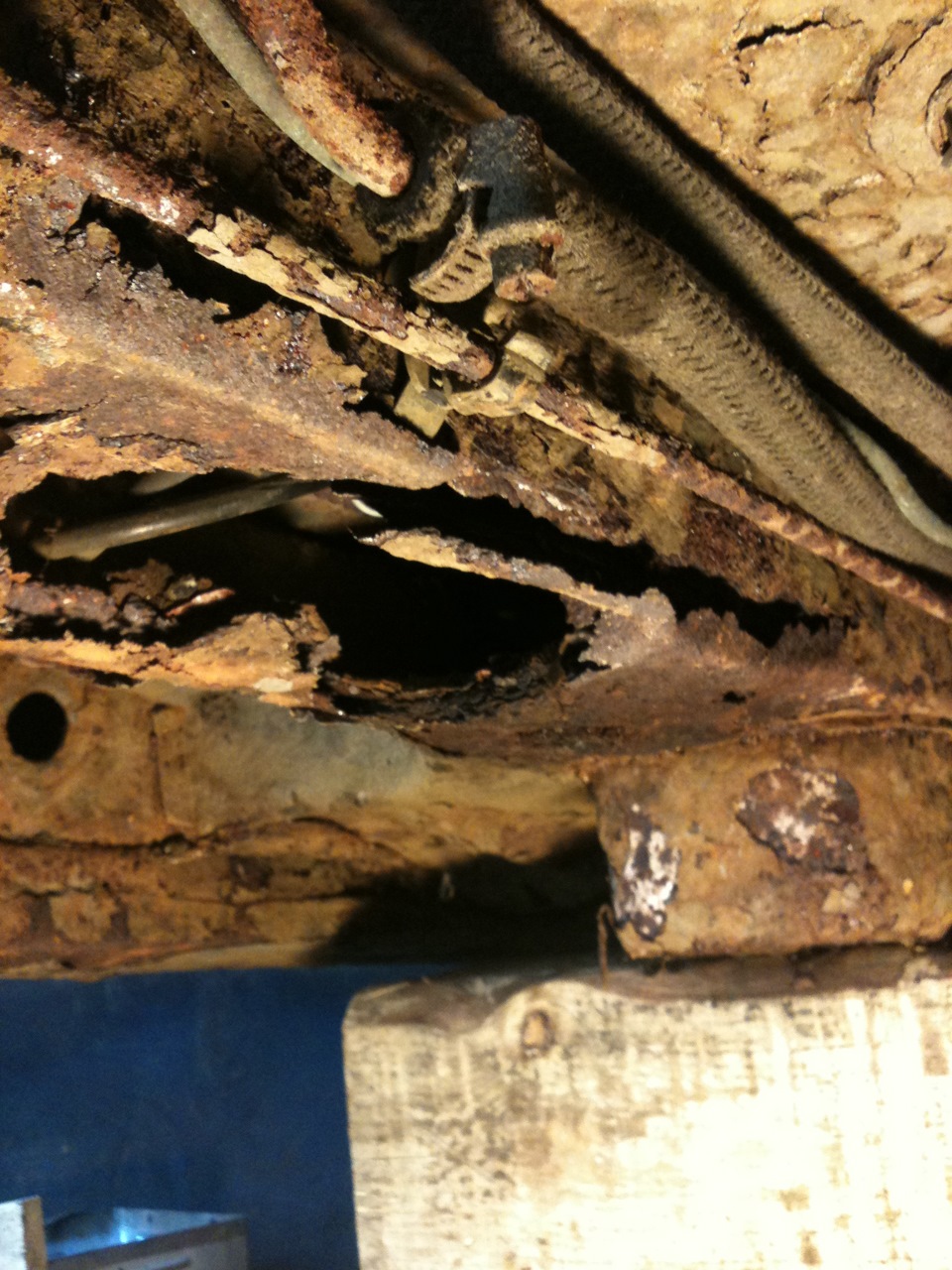 началась работа по ремонту лонжерона — Ford Scorpio I, 2,4 л, 1990 года ...