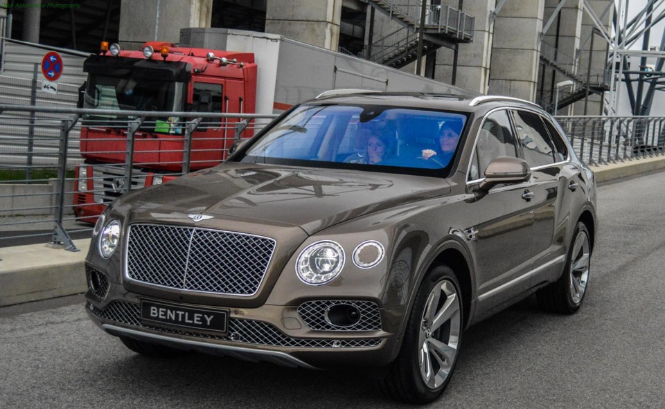 Bentayga big baby. Бентли Бентайга 2023. Бентли Бентайга а аа78 Питер. Бентли 4*4. Бентли Бентайга 2023 фото.