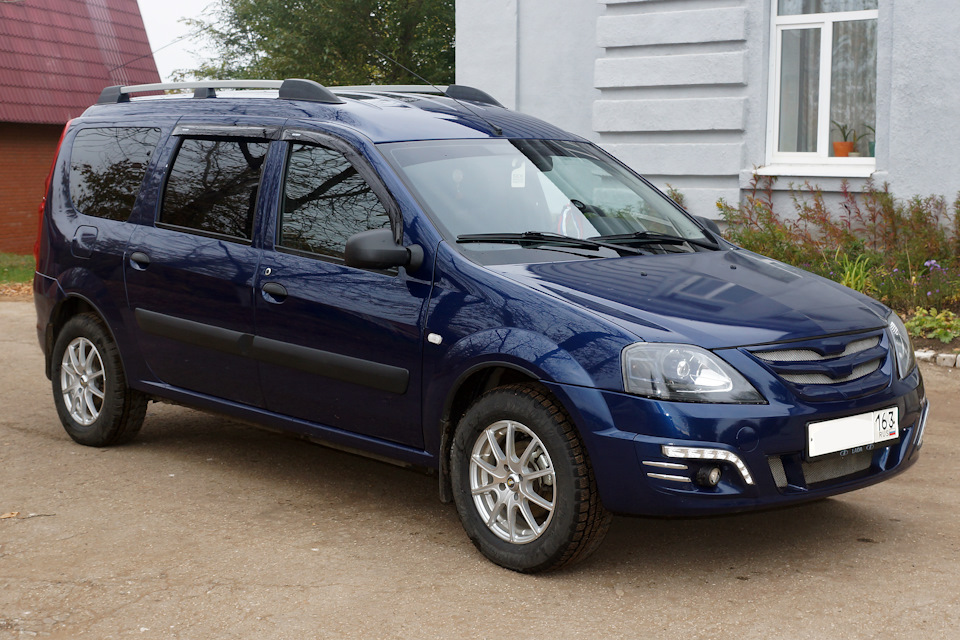 Lada Largus Blue