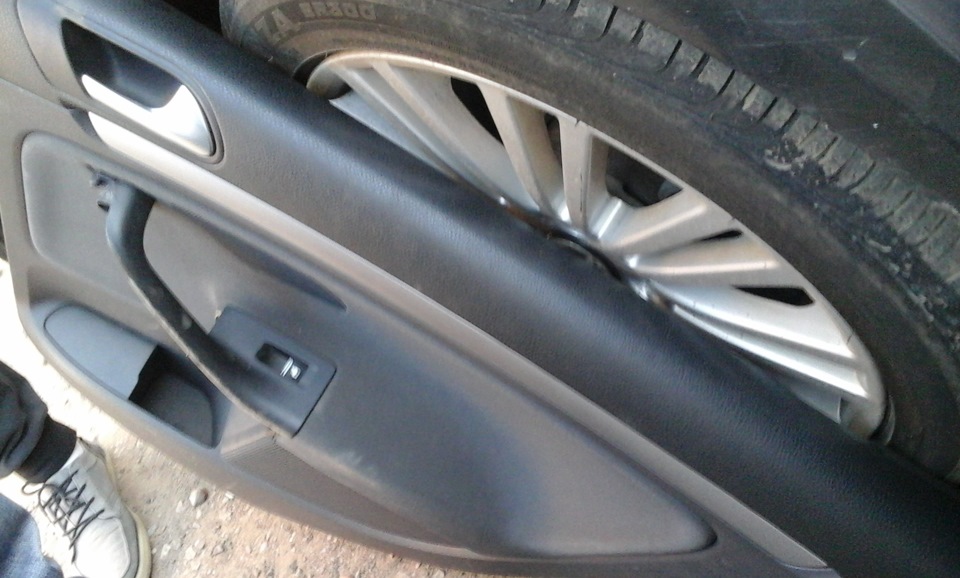 колонки на задние двери — Volkswagen Jetta V, 2 л, 2006 года | автозвук ...