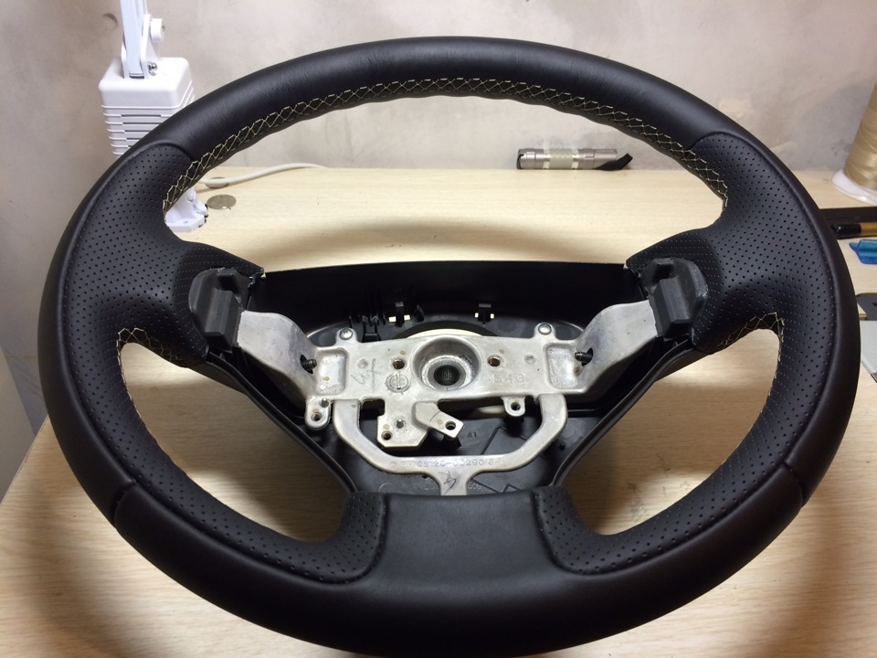 Рул пол. Комбинированный руль. Перешивка руля Suzuki. Перетяжка руля. Красивая перетяжка руля.
