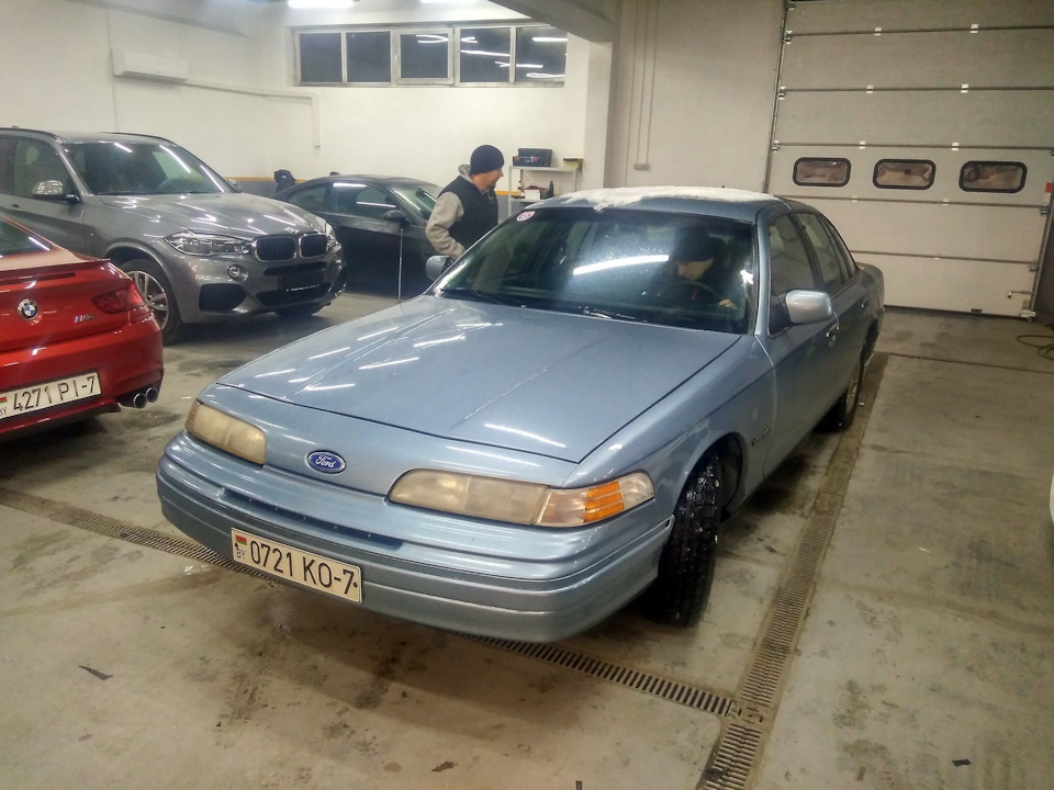 Фото в бортжурнале Ford Crown Victoria (1G)