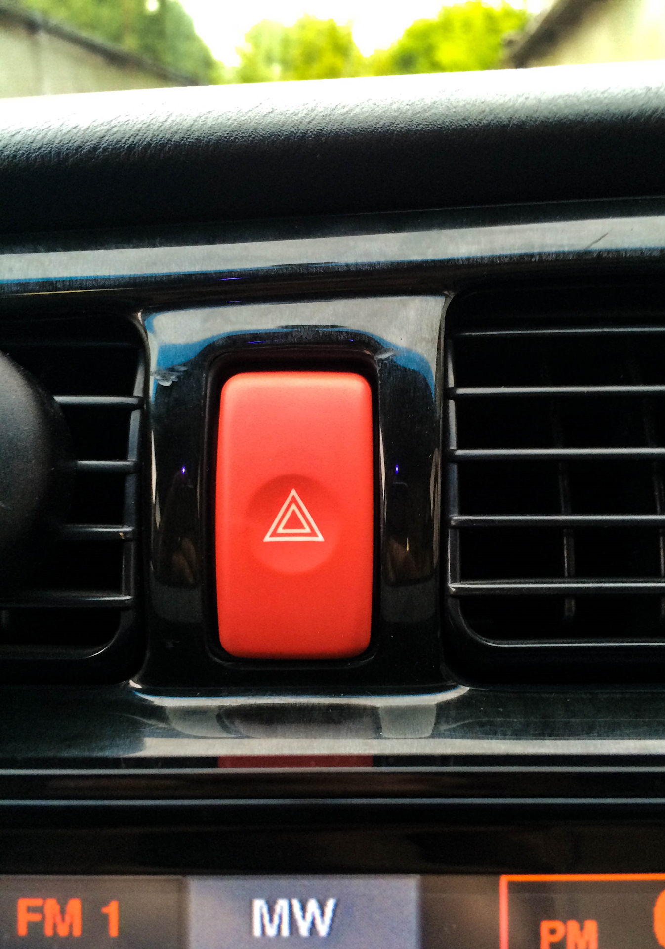 Кнопка аварийки Subaru s401
