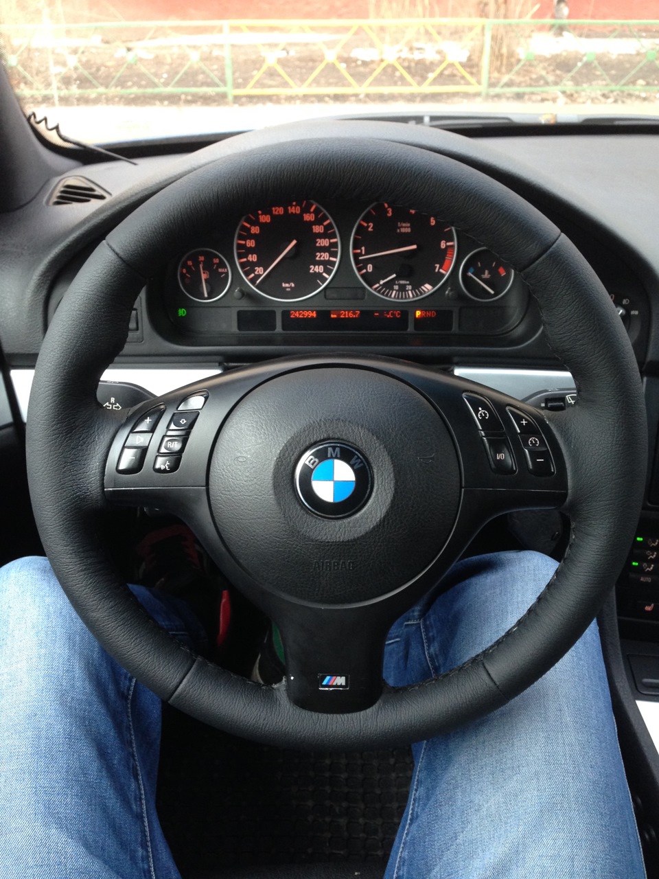 Обшивка руля кожей. Перепрошить руль. М строчка на руле. Перепрошить руль. Перепрошить руль.