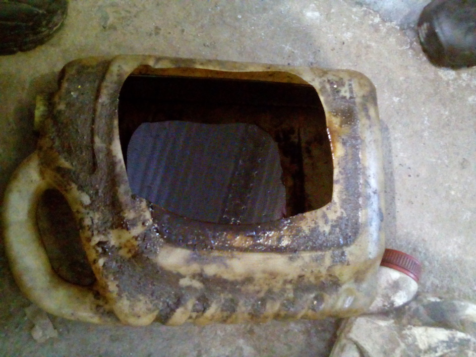 Замена масла в ДВС и МКПП.Или отгадайте где какое масло ...