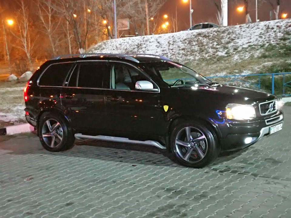 Volvo xc90 на ночной трассе