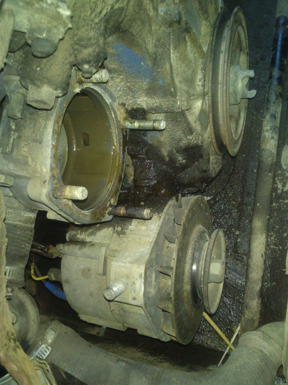 Погнало тосол из помпы… — Lada 21063, 1,3 л, 1987 года | поломка | DRIVE2