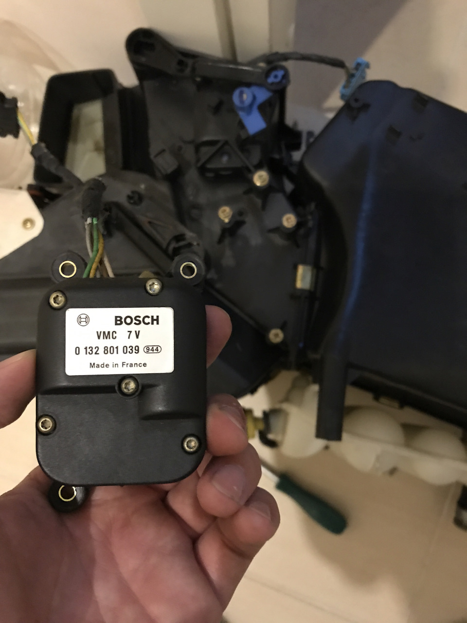 Привода заслонок отопителя(part3) — Audi A4 (B5), 1,8 л, 1996 года ...