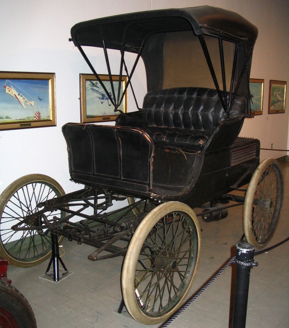 Продам первой. Уинтон Winton Motor Carriage Company. Форд 1898 года. Первый автомобиль 1898. 24 Марта 1898 года продан первый американский автомобиль.