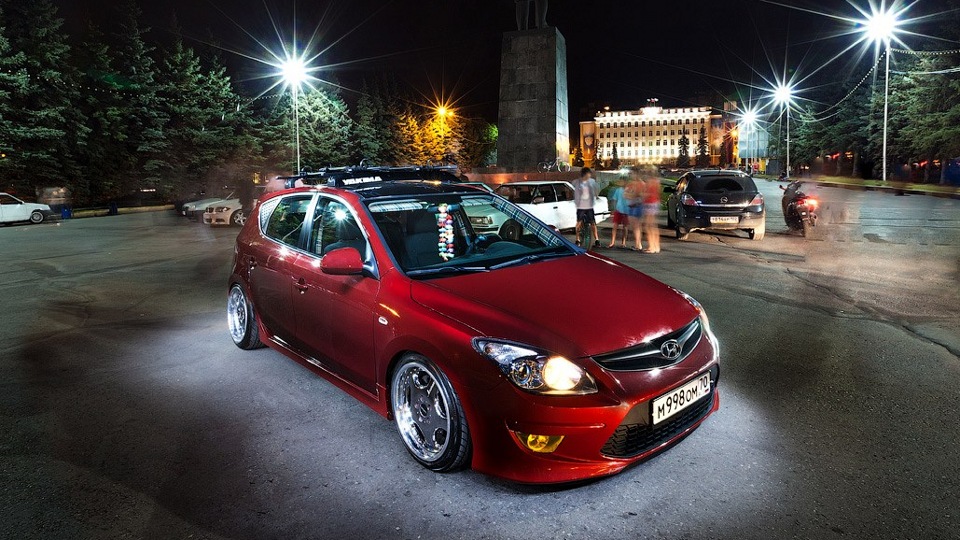 Hyundai i30 2010 stance