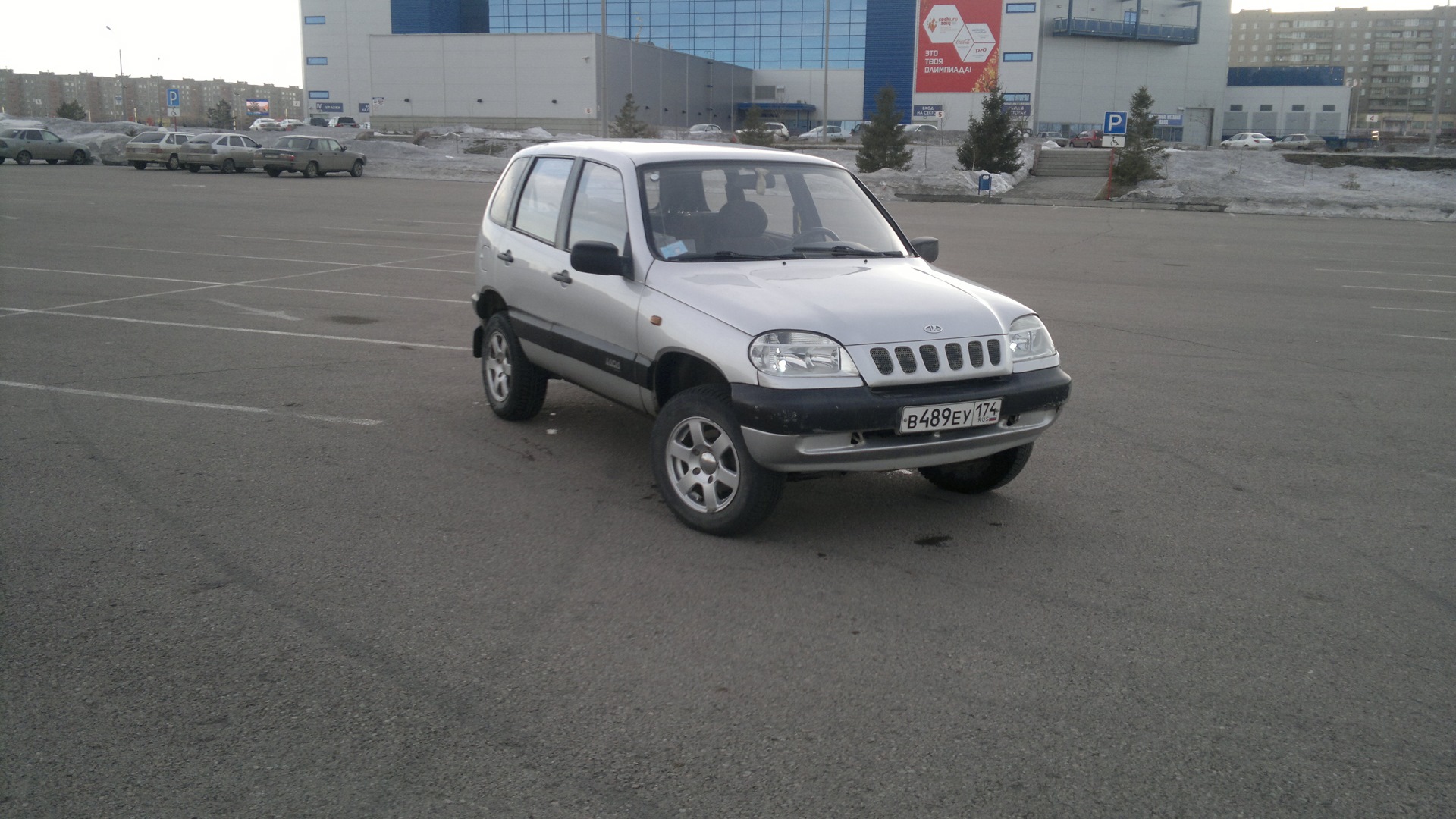 автомобиль нива лучше или джип 1996. нива шевроле бертоне. Chevrolet niva bertone. 2123 отзывы. шевроле нива с заводскими рейлингами.