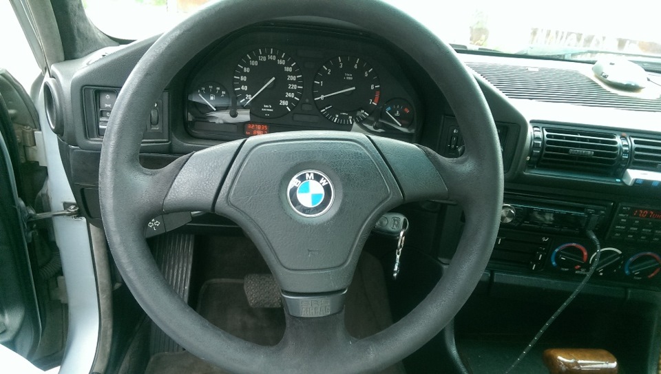 Самоклеящаяса алькантара на руле через 18тыс. км — BMW 5 series Touring ...