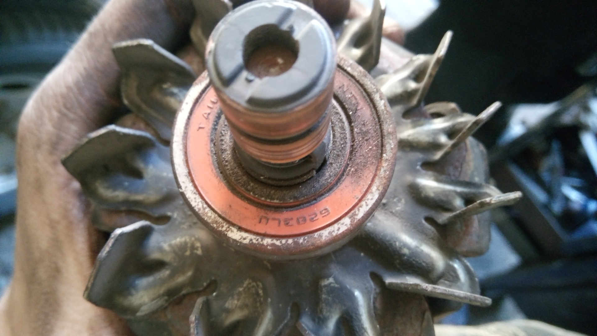 Замена подшипников генератора хонда. Шум подшипника генератора. Замена подшипников генератора хонда. Подшипники генератора хонда цивик 6 поколение. Замена подшипников генератора хонда.