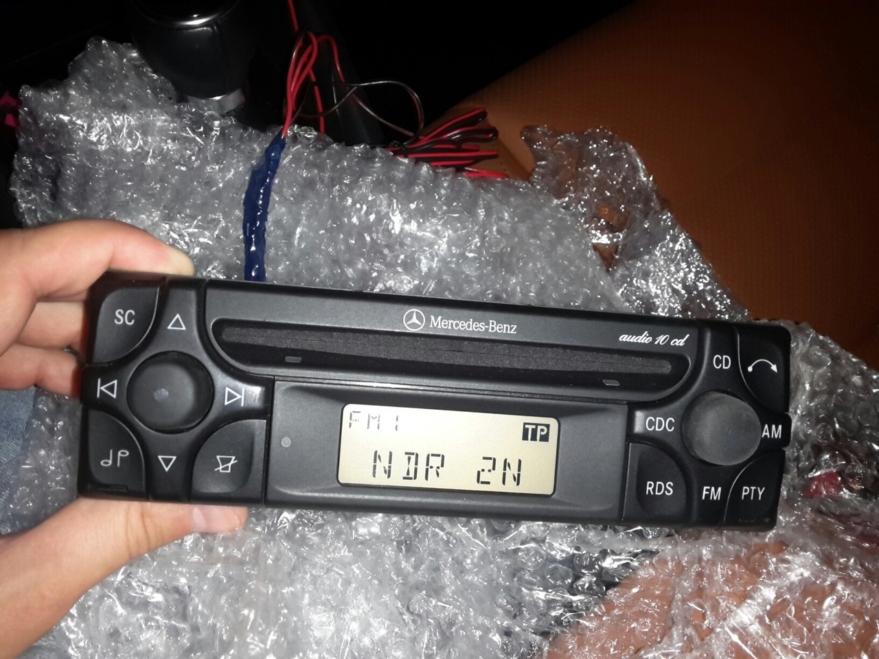 Автомагнитола мерседес. Магнитола Mercedes Benz Audio 10. Mercedes-Benz Audio 10 mf2910. Автомагнитола Mercedes Audio 10 CD. Audio 10 CD w203 aux.