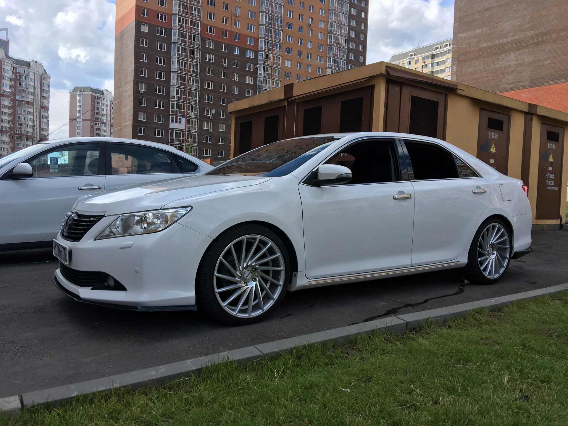 Камри на 17 дисках фото Пружины -50 - Toyota Camry (XV50), 2,5 л, 2013 года тюнинг DRIVE2