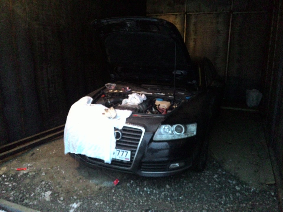 Замена свечей зажигания — Audi A6 (C6), 2,8 л, 2010 года | плановое ТО ...