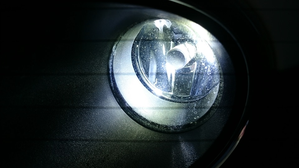 Как светят LED лампы в штатных туманках. — Nissan Qashqai (2G), 2 л ...