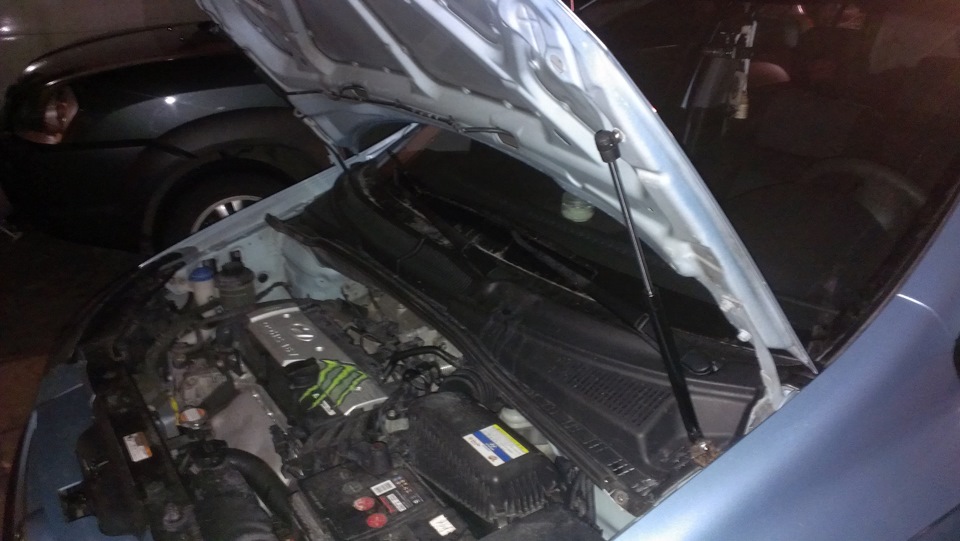 Амортизатор капота. — Hyundai Getz, 1,4 л, 2006 года | аксессуары | DRIVE2