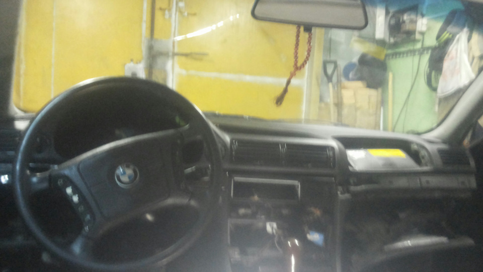 Photo from the logbook BMW 7 series (E38)
