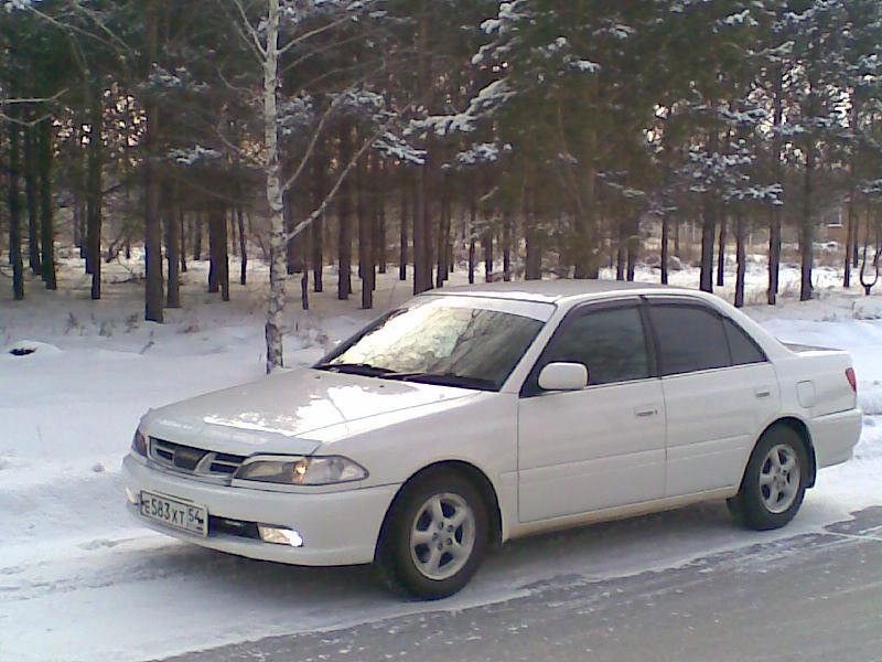 Toyota Carina 2000 белая тонированная