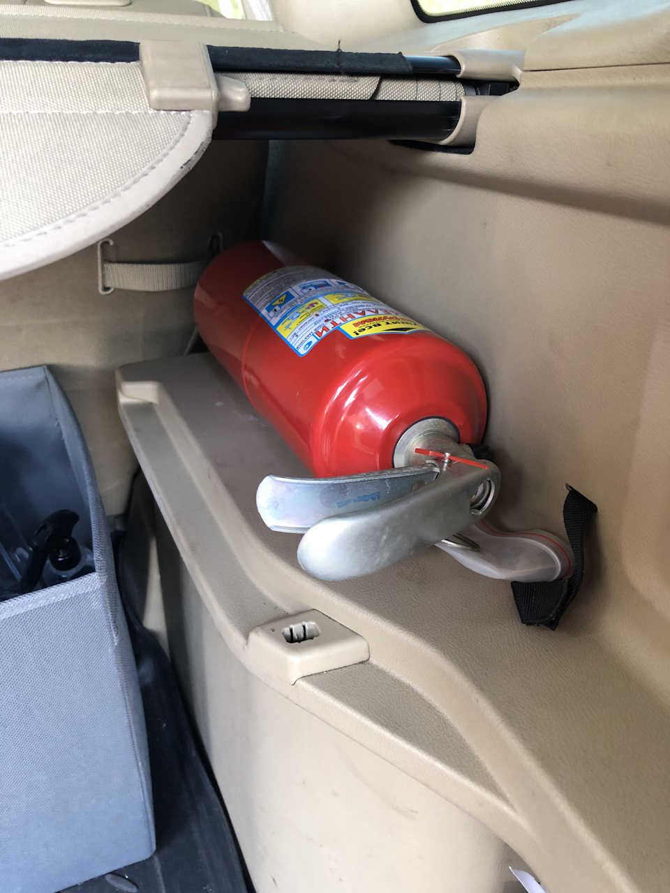 Снова держатель для огнетушителя — Honda CR-V (RE), 2,4 л, 2008 года ...