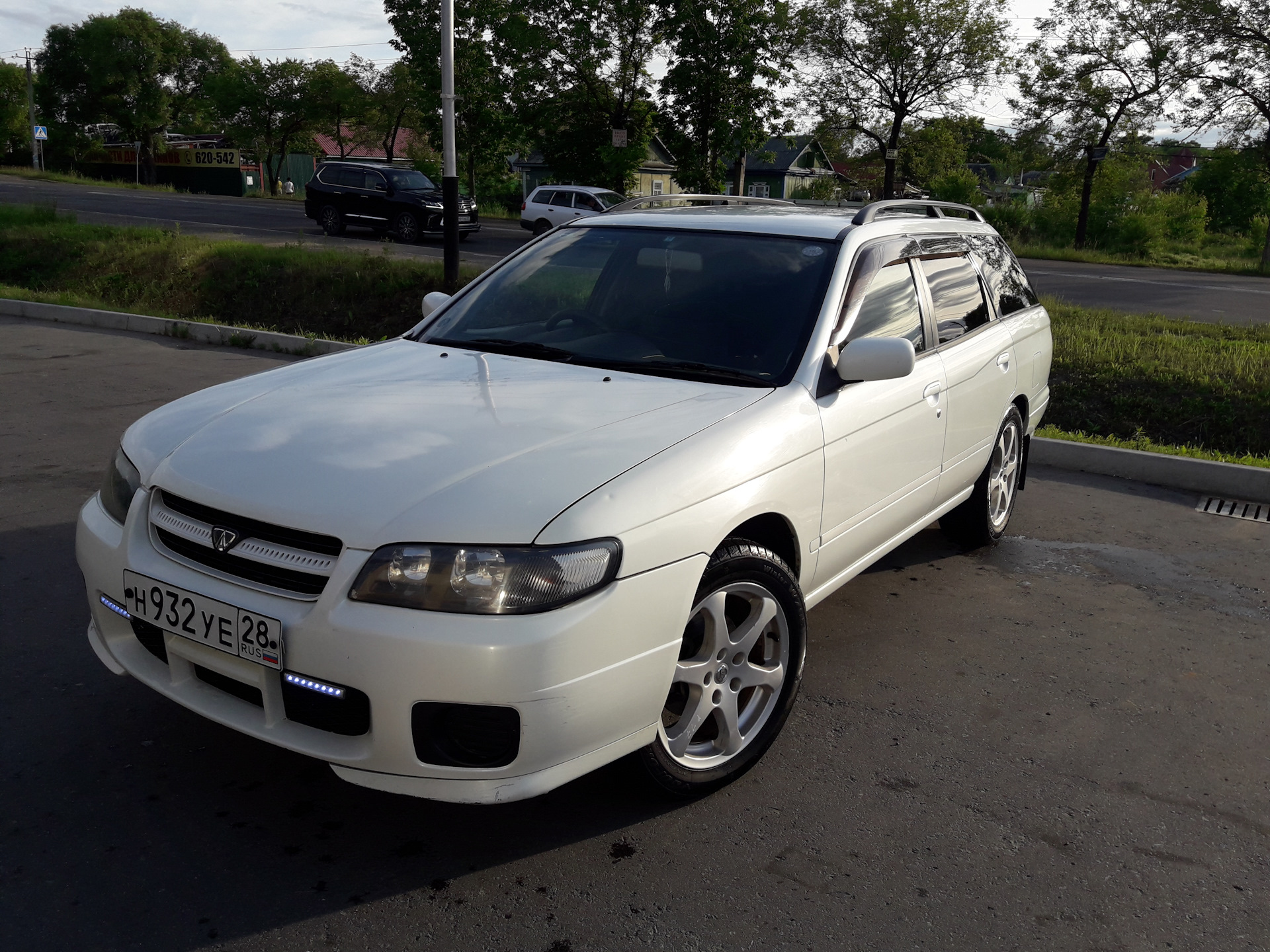 Ниссан Авенир 2001 год