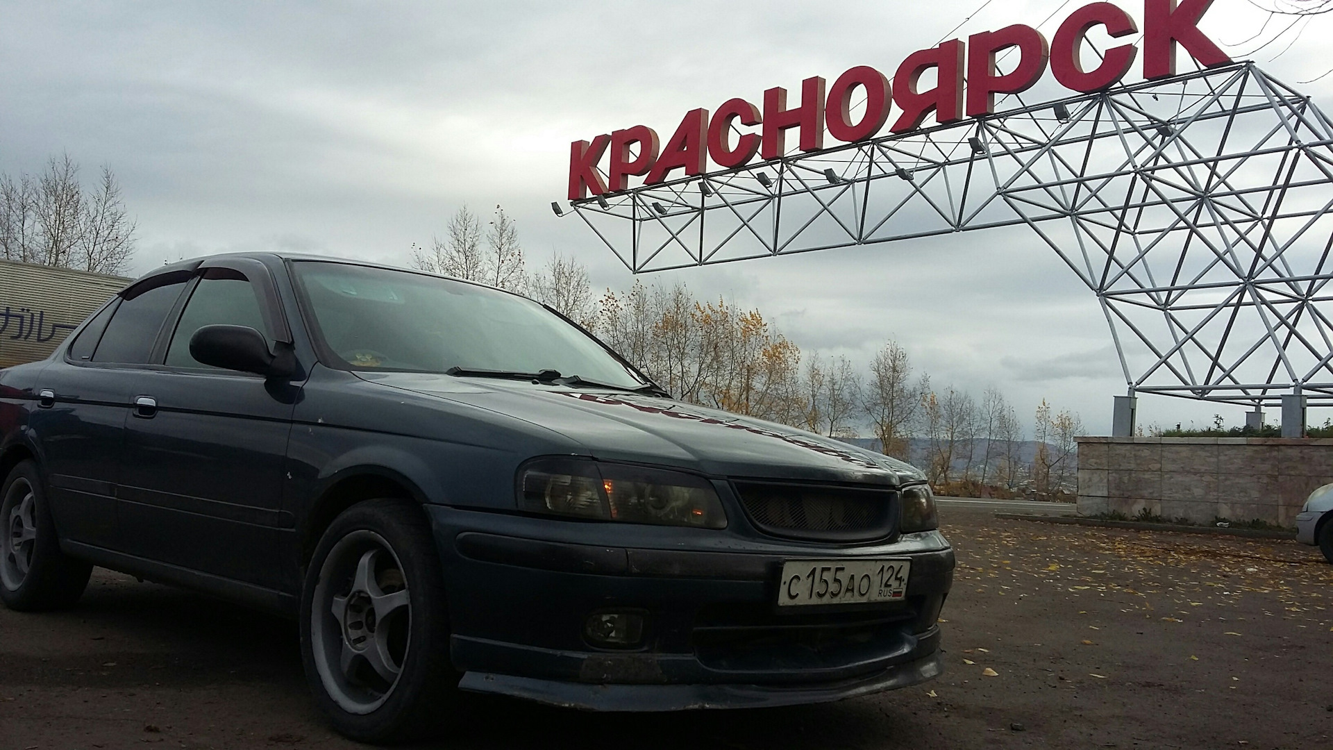 Nissan Sunny b15 стенс. Nissan Sunny b15 stance.