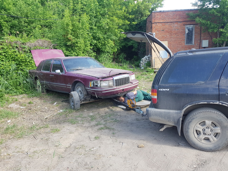 Ну вот и пригнали донора — Lincoln Town Car II, 4,6 л, 1993 года