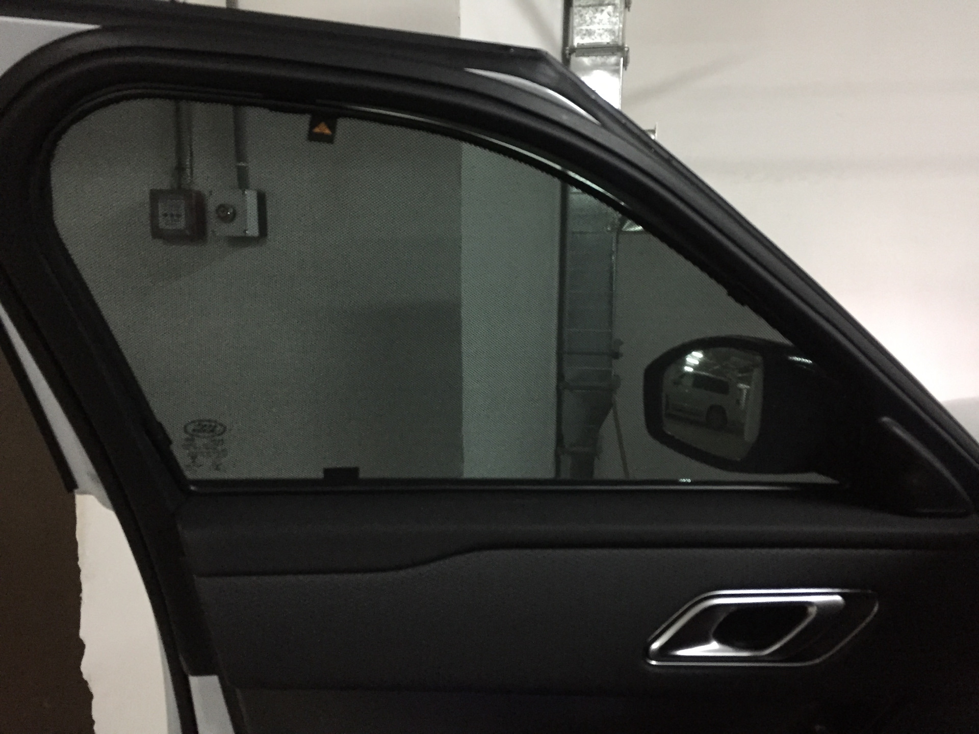 Шторки на передние пассажирские окна — Land Rover Range Rover Velar, 2 ...