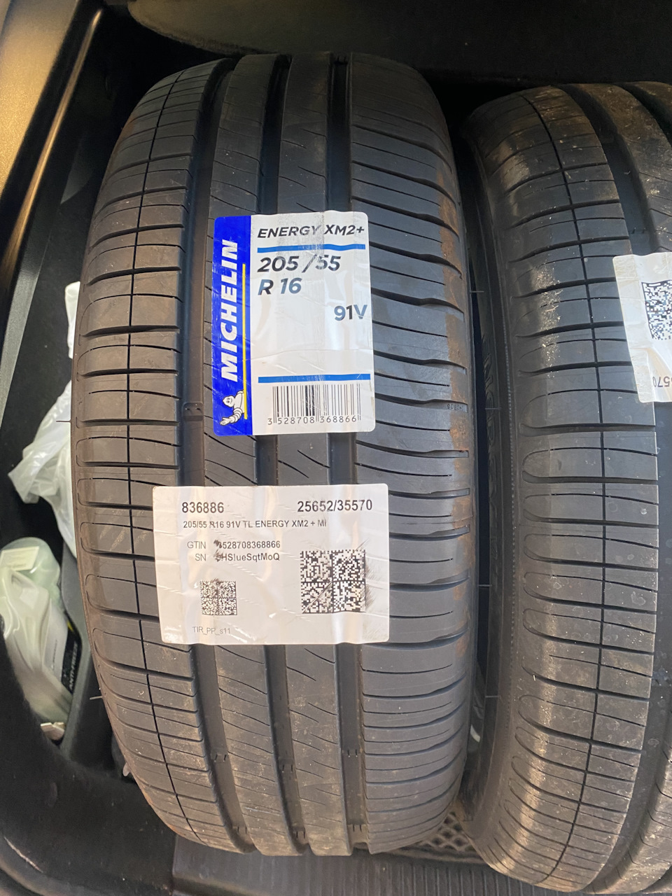 Фото в бортжурнале Renault Megane III. Запчасти на фото: Michelin Energy XM2+ 205/55R16