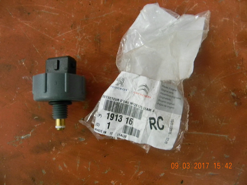 Установка датчика наличии воды в топливе — Peugeot 607, 2,2 л, 2005 ...