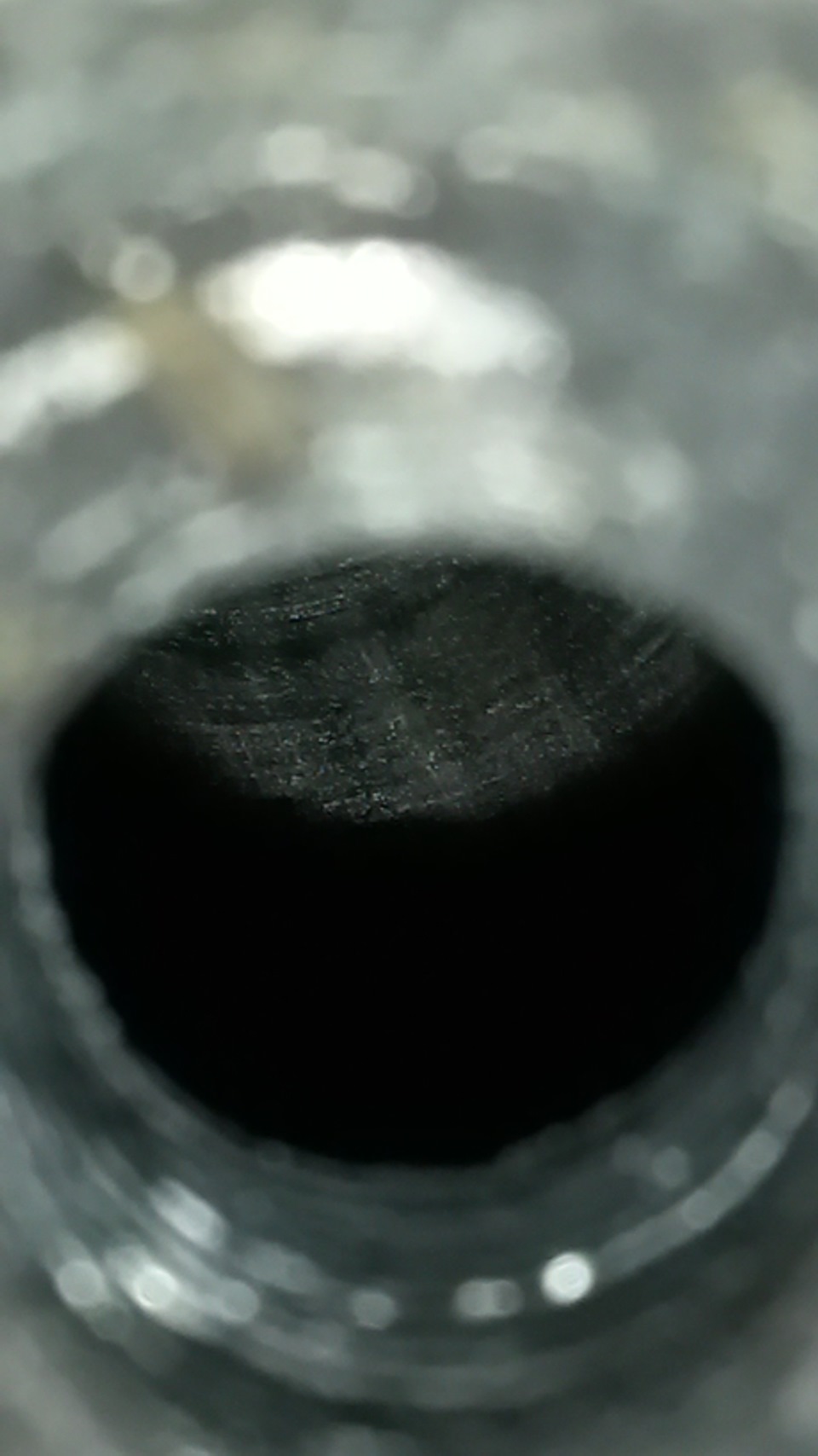 Фоткал на телефон — видно, что поршень без нагара вообще и со следами мех обработки. — ГАЗ 24