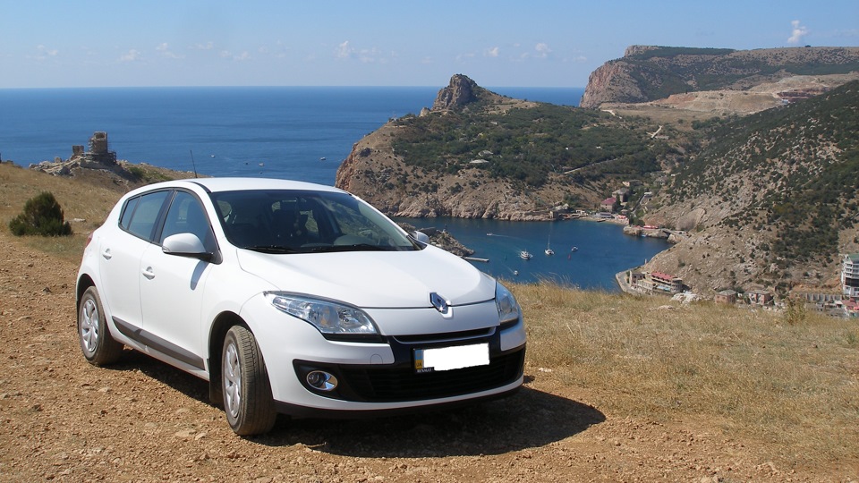 Рено меган 3 2012. Renault Megane 3 Fluence. Рено Флюенс и Меган 2. Рено Меган 2012 года седан. Рено Меган 1.6 2012.