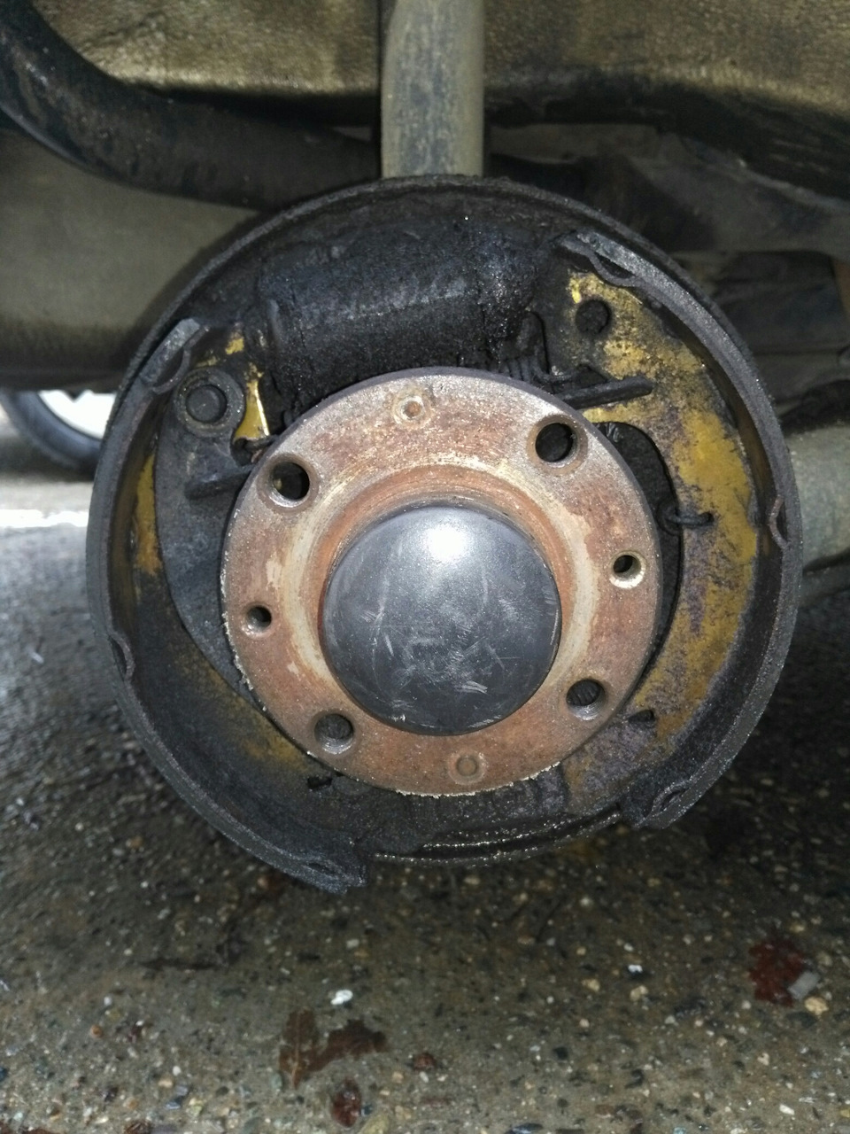 Замена тормозного цилиндра! — Lada Приора седан, 2007 года | своими ...