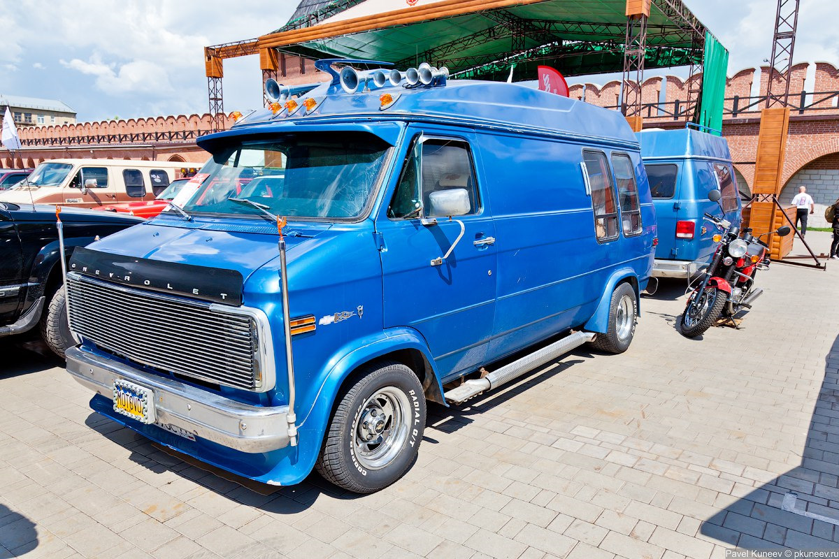 Шевроле тула. Chevrolet chevy van 5.0. Chevrolet van 2017. Chevrolet van c30 дом. Шевроле фургон Драгун.