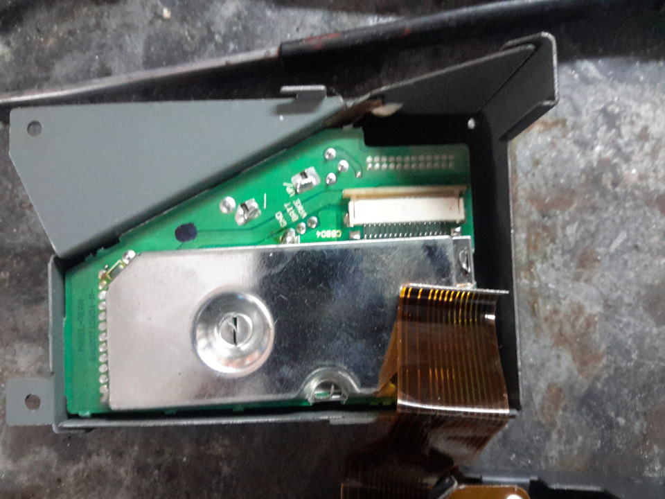 CD чейнджер — Mercedes-Benz E-class (W210), 2,4 л, 2000 года | своими ...