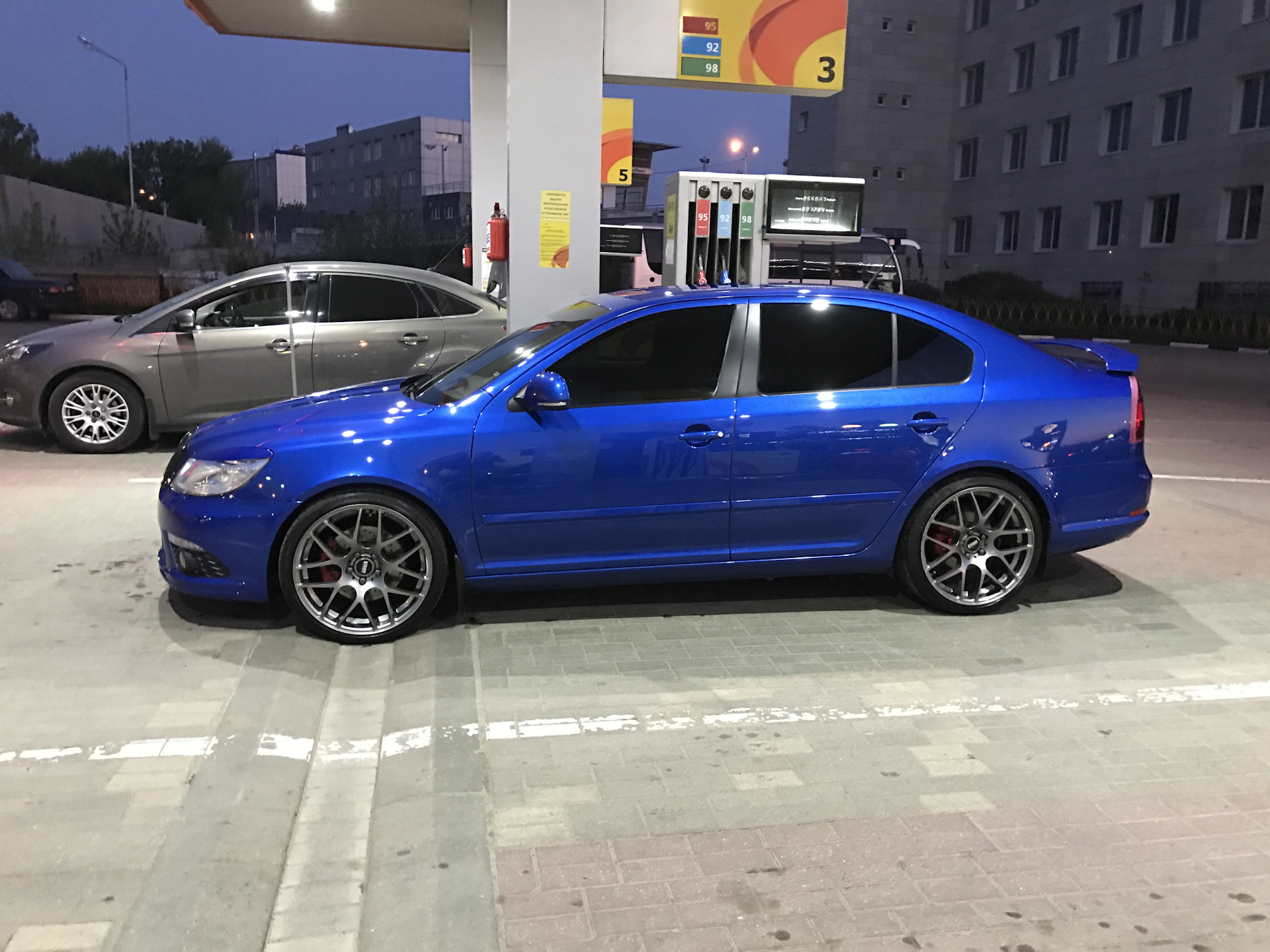 Какое литье подойдет. Neptune r18 Skoda Octavia a7. Skoda Neptune r18. Octavia a7 диски RS r17.