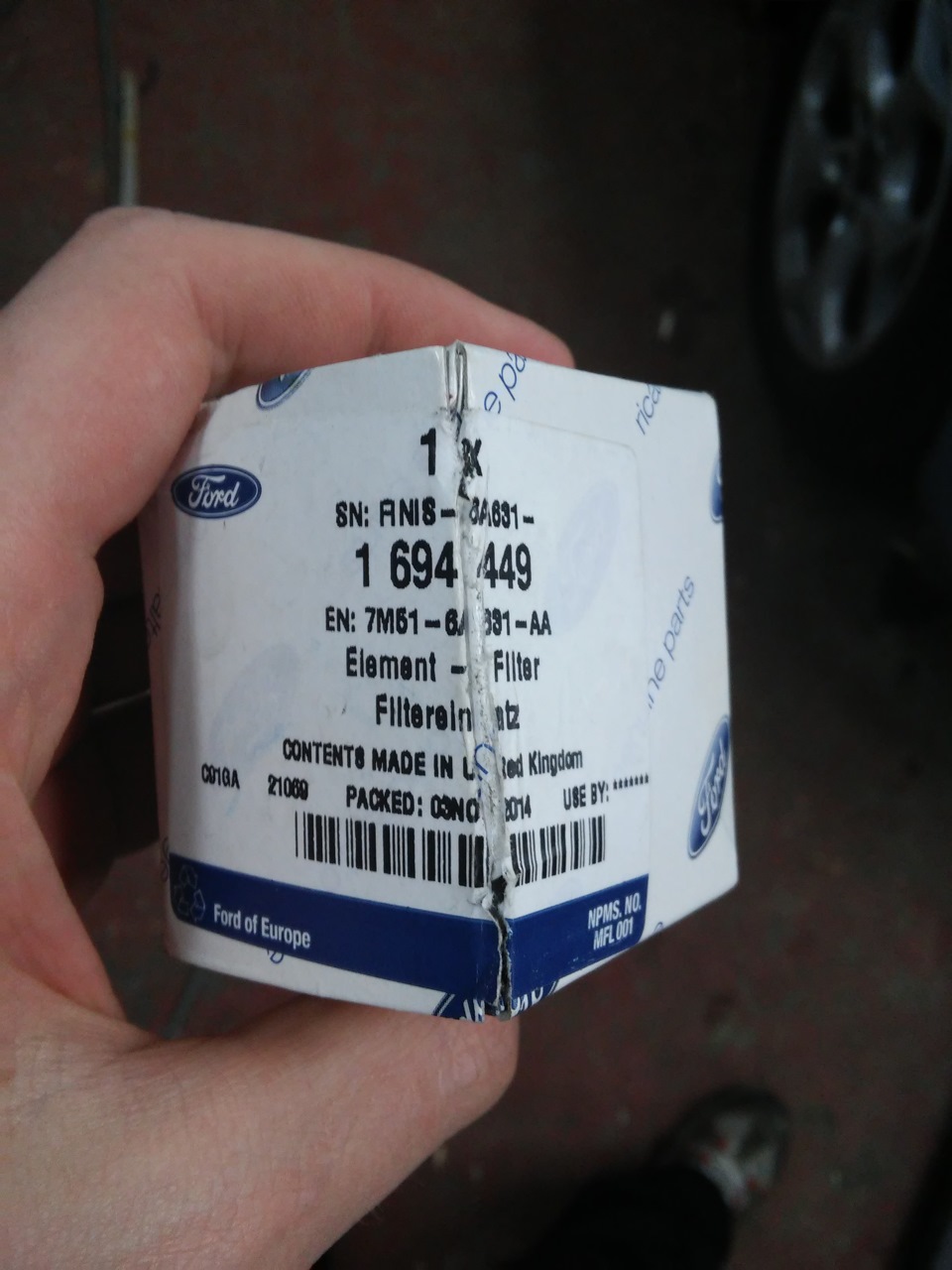 Замена фильтра картерных газов. — Ford Focus Hatchback II, 1,6 л, 2010 ...